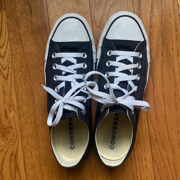 Woman’s Converse - Picture 3 of 5